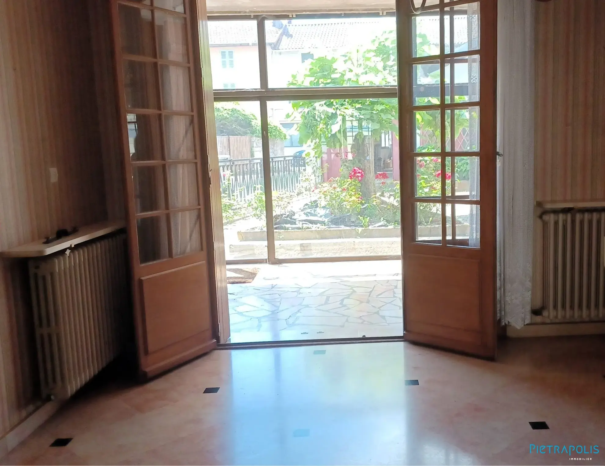 Maison de 170 m² avec cour et double garage à Romenay 
