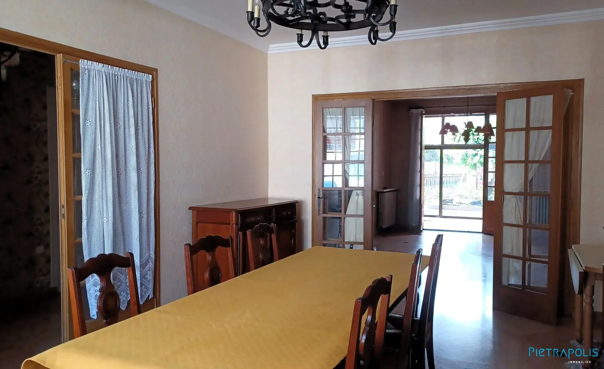Maison de 170 m² avec cour et double garage à Romenay 