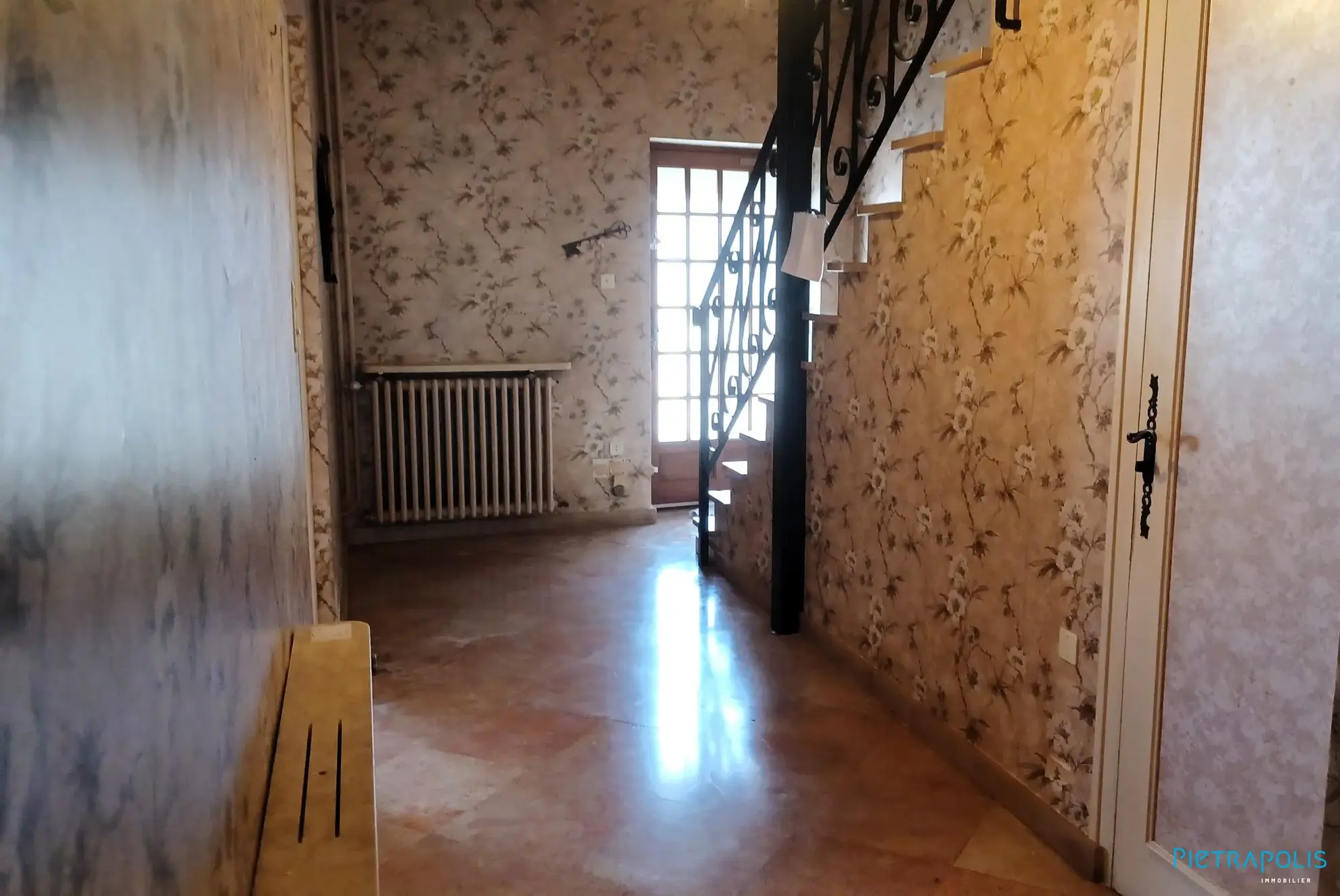 Maison de 170 m² avec cour et double garage à Romenay 