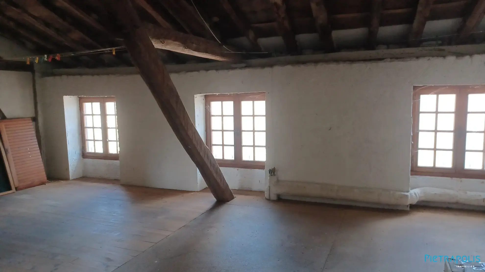 Maison de 170 m² avec cour et double garage à Romenay 