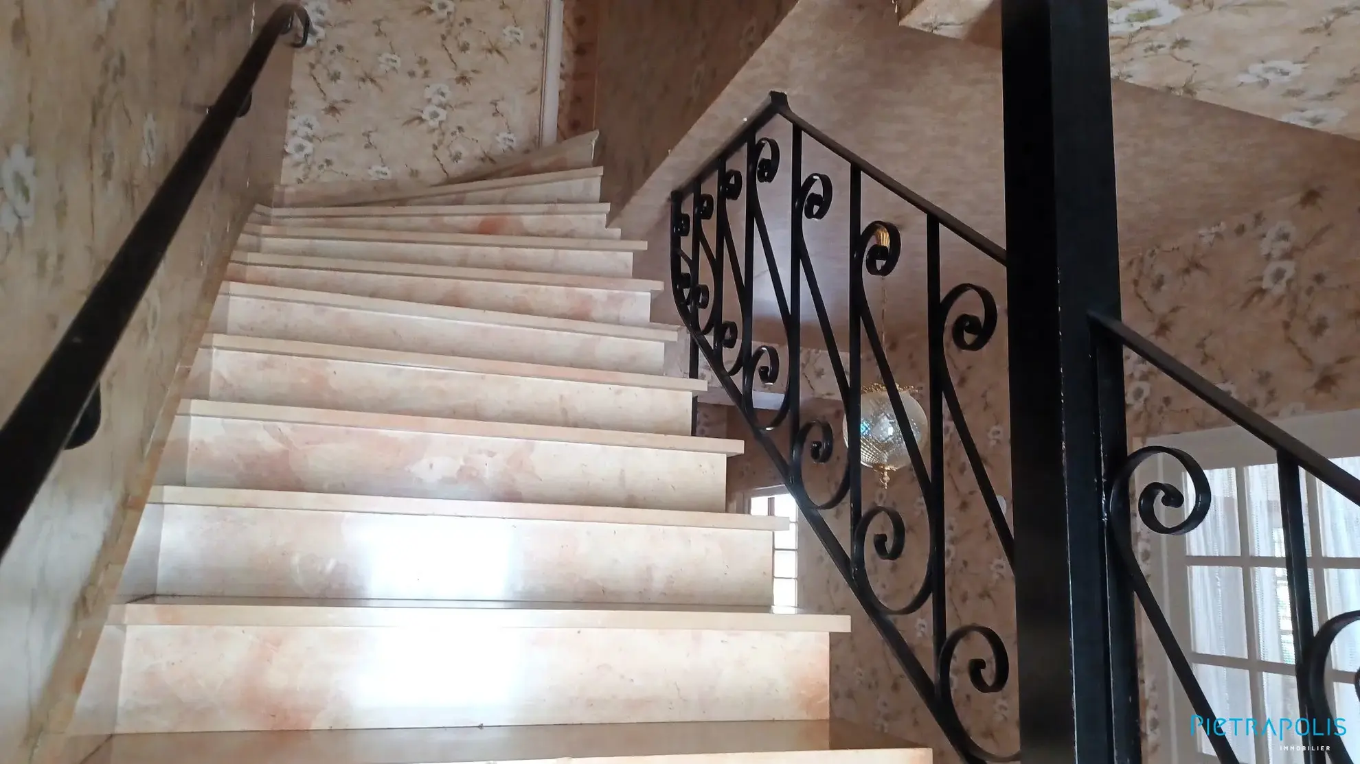 Maison de 170 m² avec cour et double garage à Romenay 
