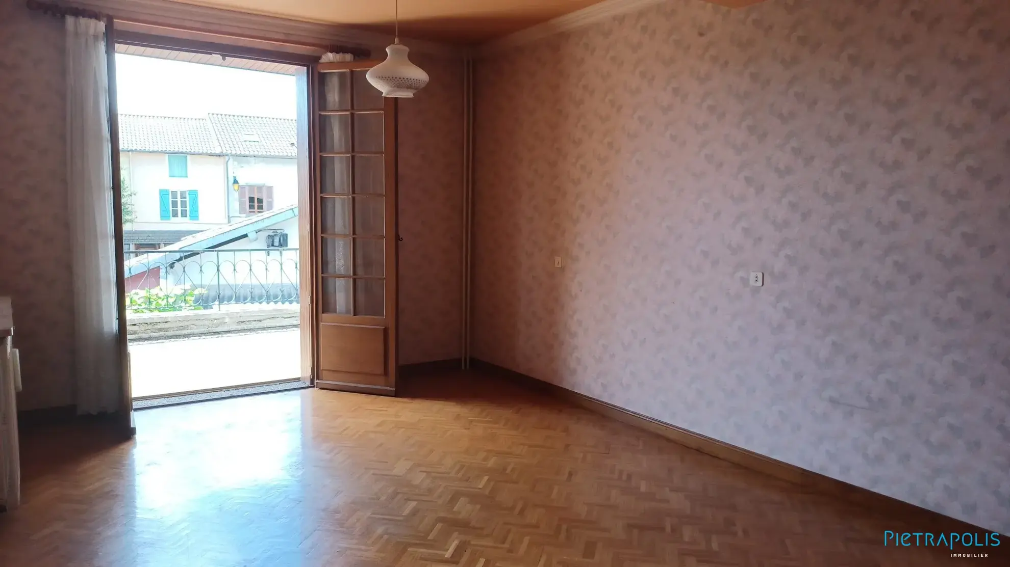 Maison de 170 m² avec cour et double garage à Romenay 