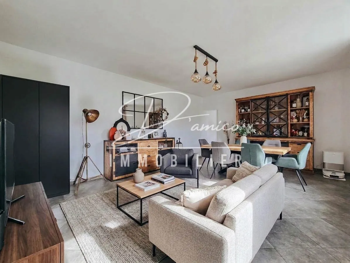 Maison de plain-pied 102 m² avec jardin, garage et portail motorisé à Haynecourt