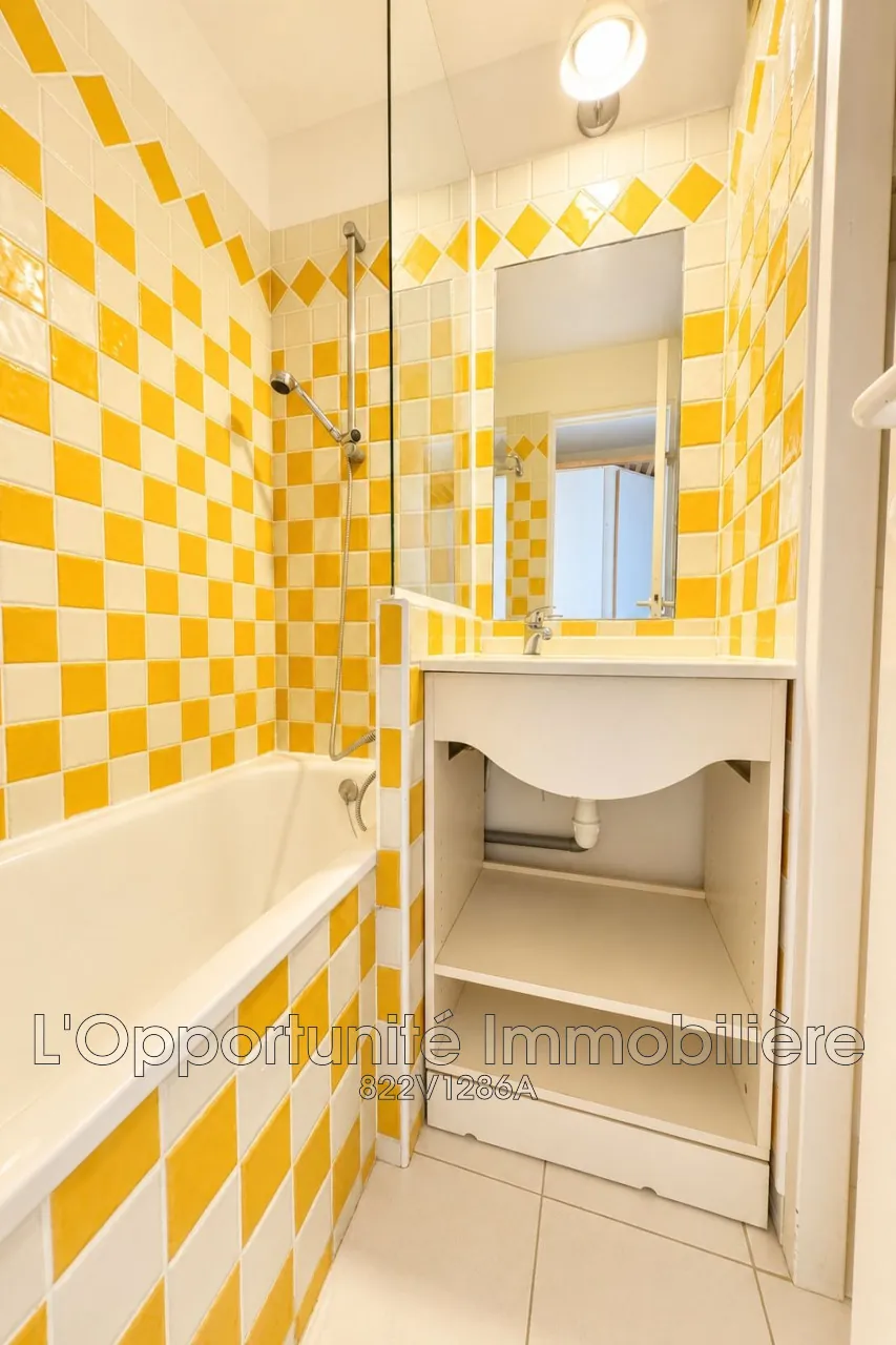 Vente studio avec vue mer à Cannes, résidence avec piscine et jardin 