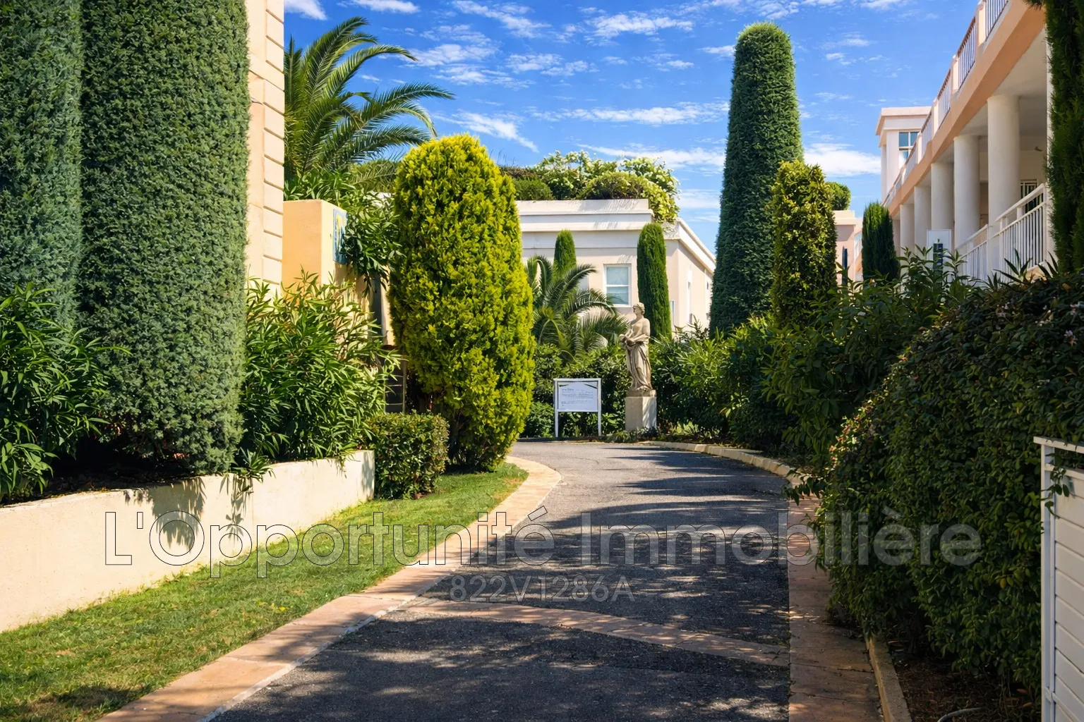 Vente studio avec vue mer à Cannes, résidence avec piscine et jardin 
