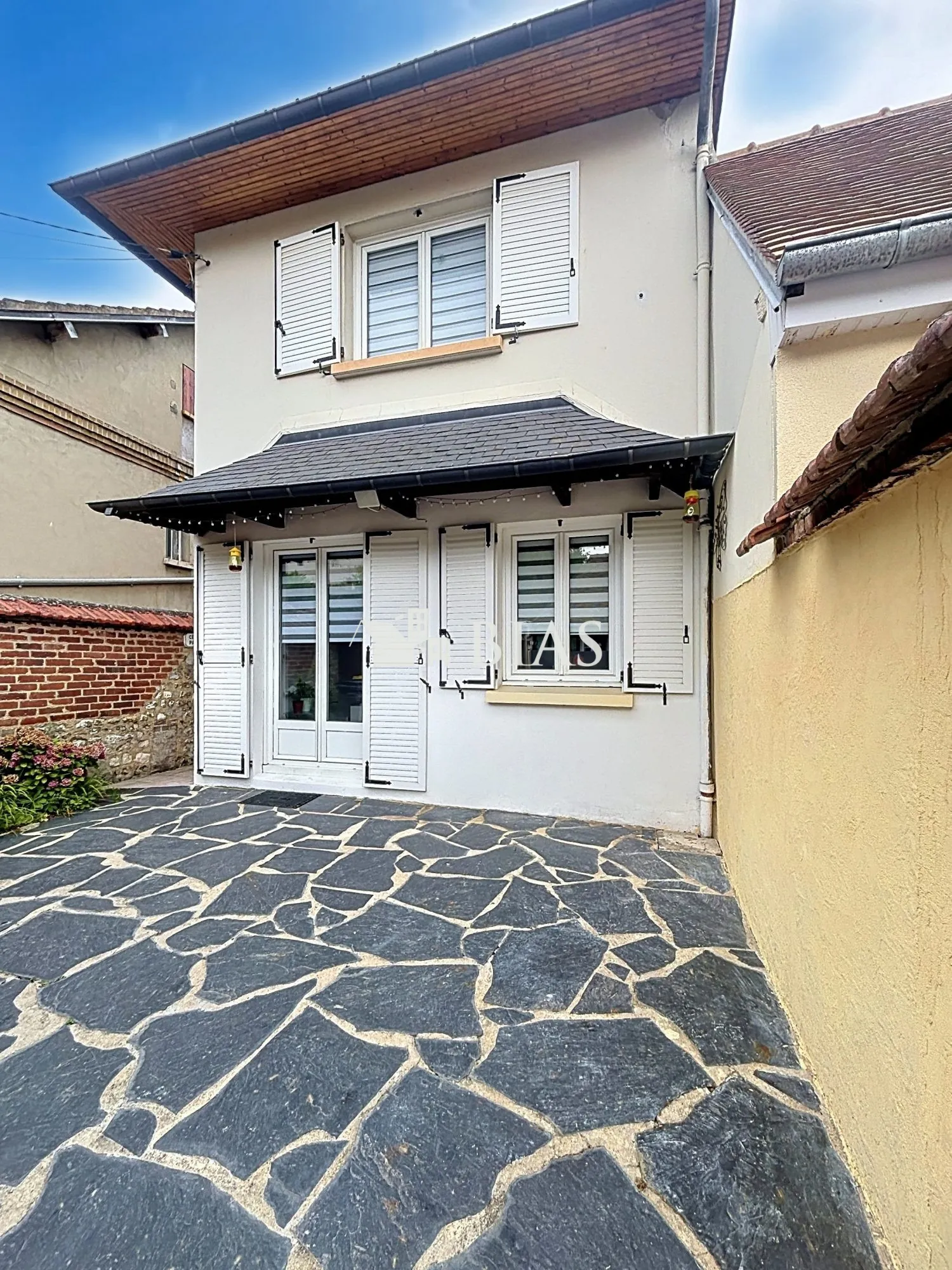 Maison familiale 3 chambres avec jardin et terrasse à Louviers