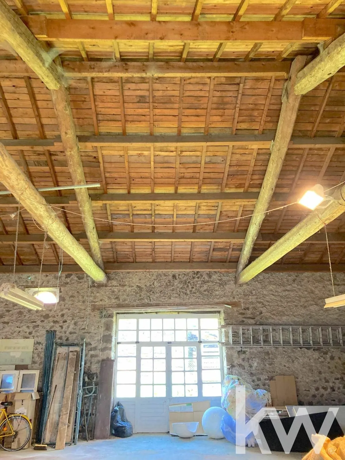A vendre locaux spacieux de 310 m² à Sainte-Eugénie-de-Villeneuve, Auvergne-Rhône-Alpes 