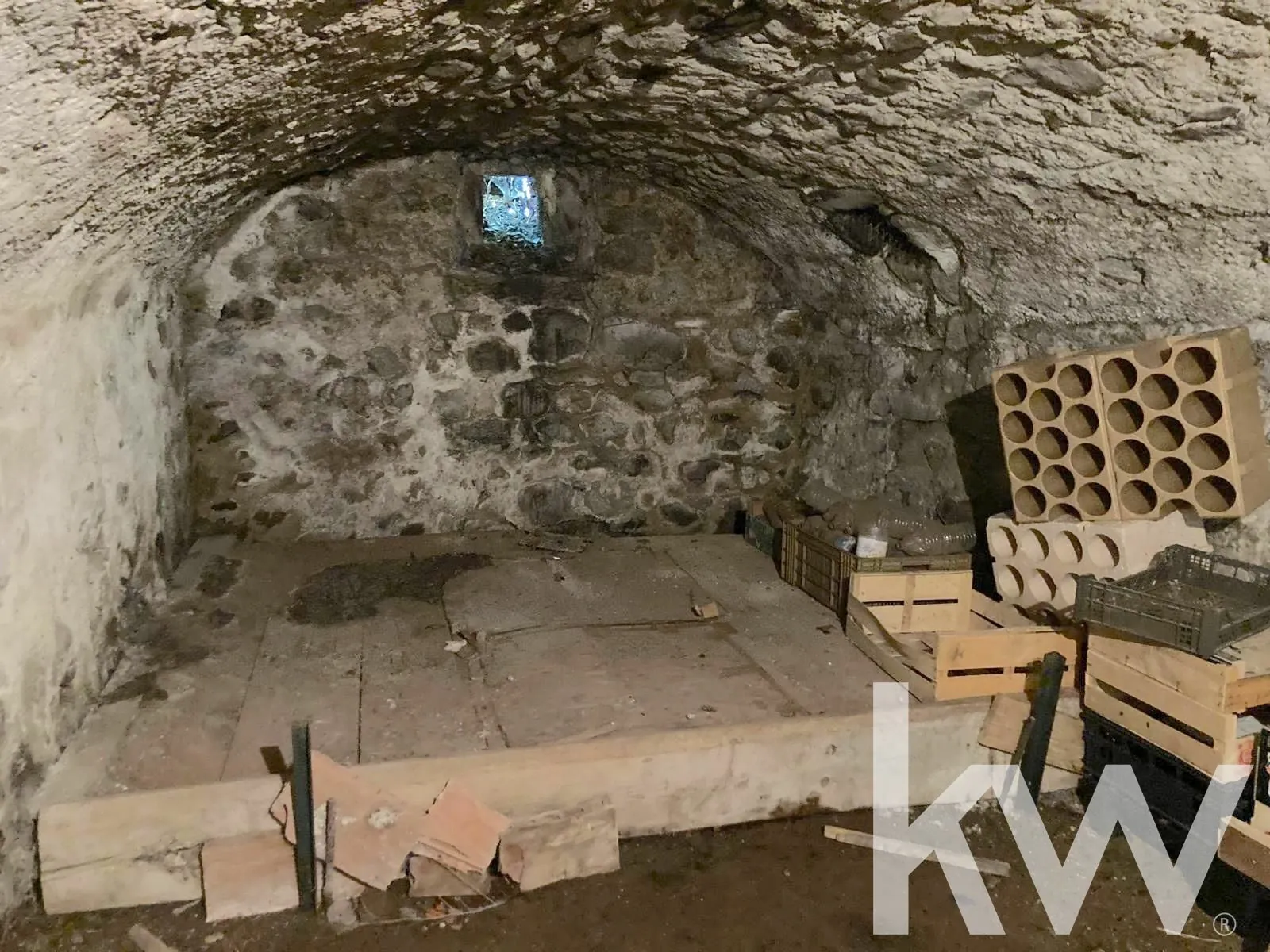 A vendre locaux spacieux de 310 m² à Sainte-Eugénie-de-Villeneuve, Auvergne-Rhône-Alpes 