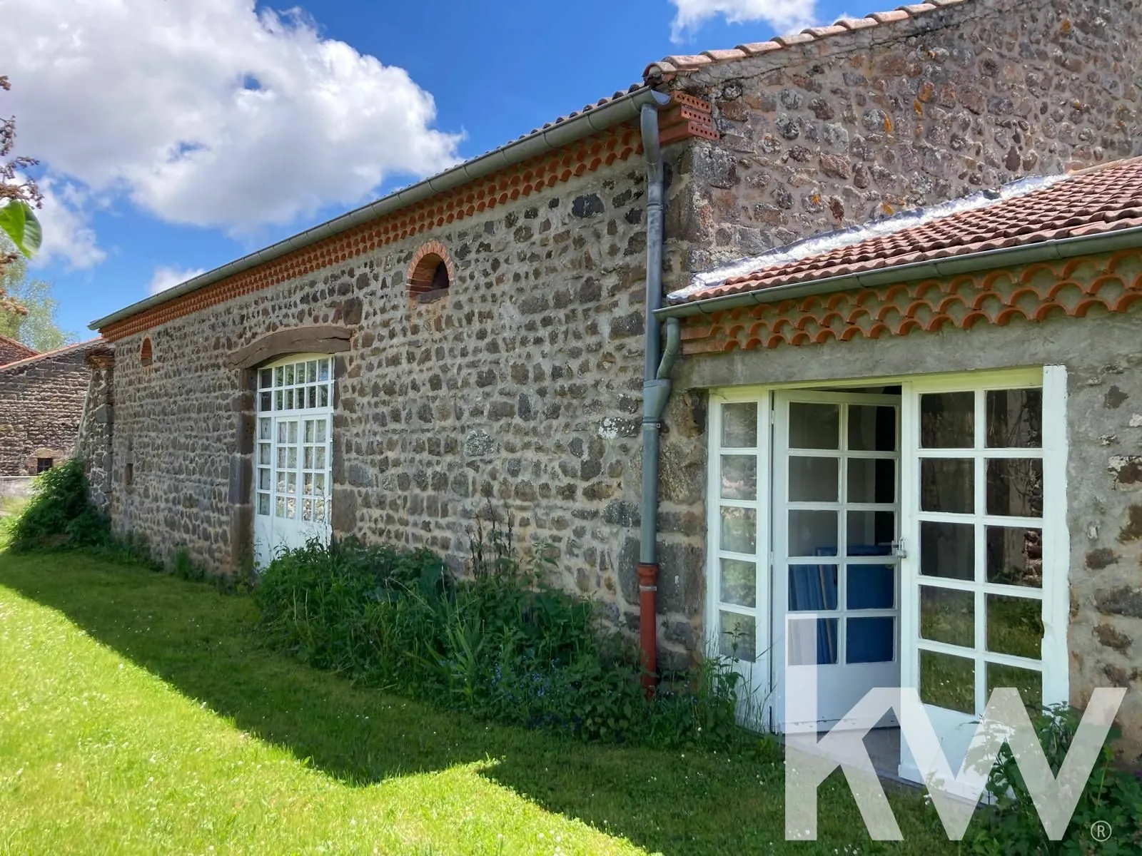 A vendre locaux spacieux de 310 m² à Sainte-Eugénie-de-Villeneuve, Auvergne-Rhône-Alpes 