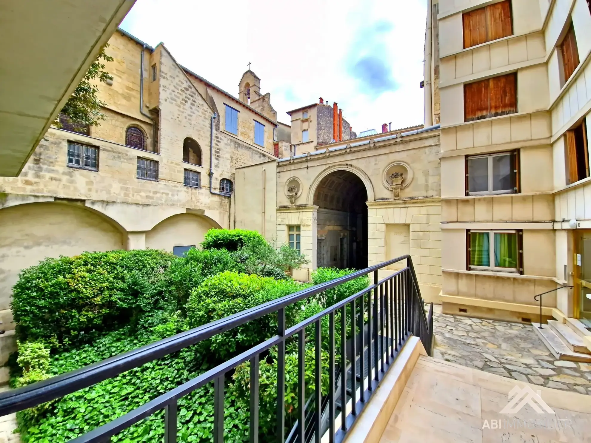 Appartement F1 rénové de 37 m² à Montpellier proche de la Comédie 