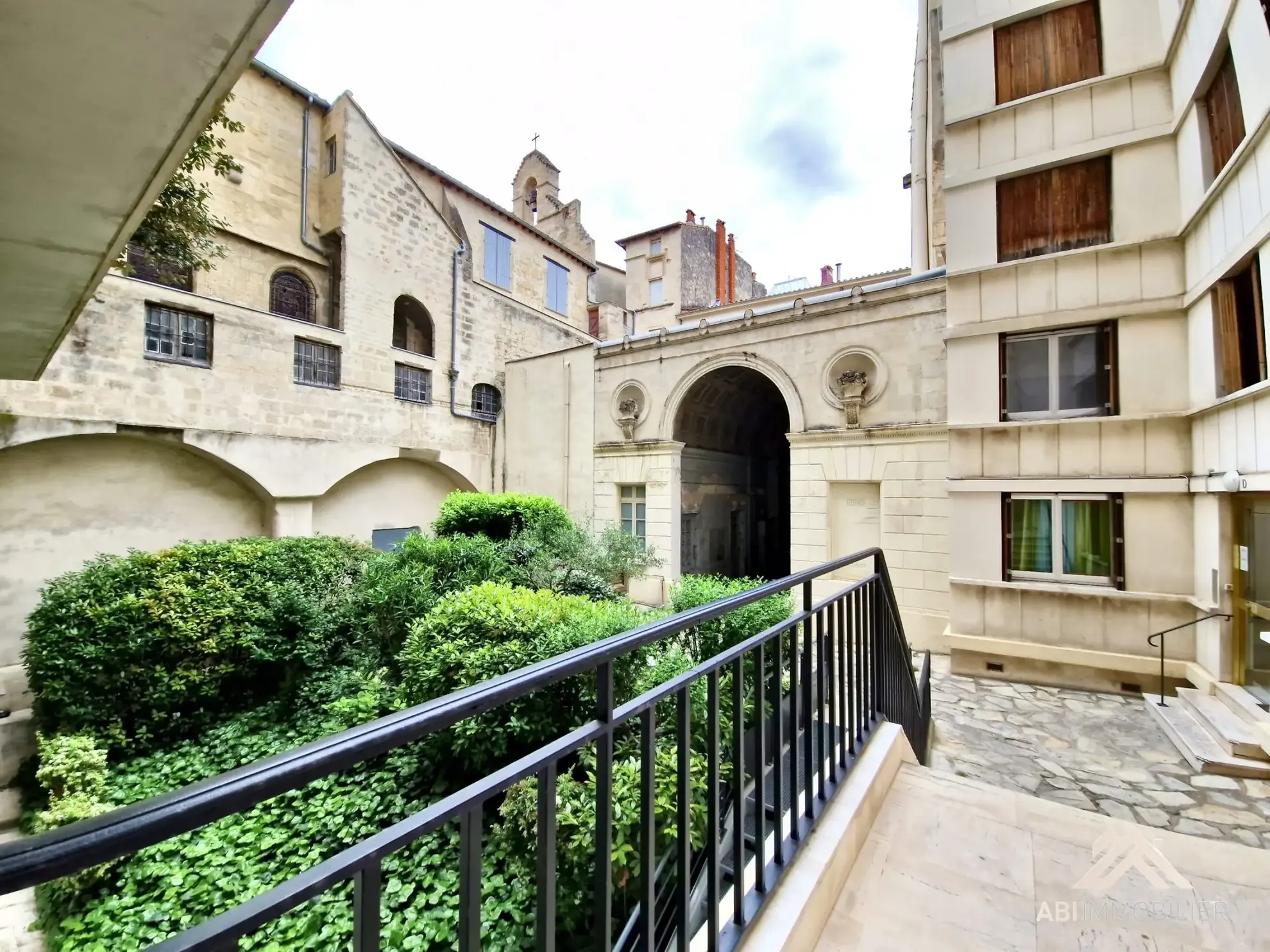 Appartement F1 rénové de 37 m² à Montpellier proche de la Comédie 