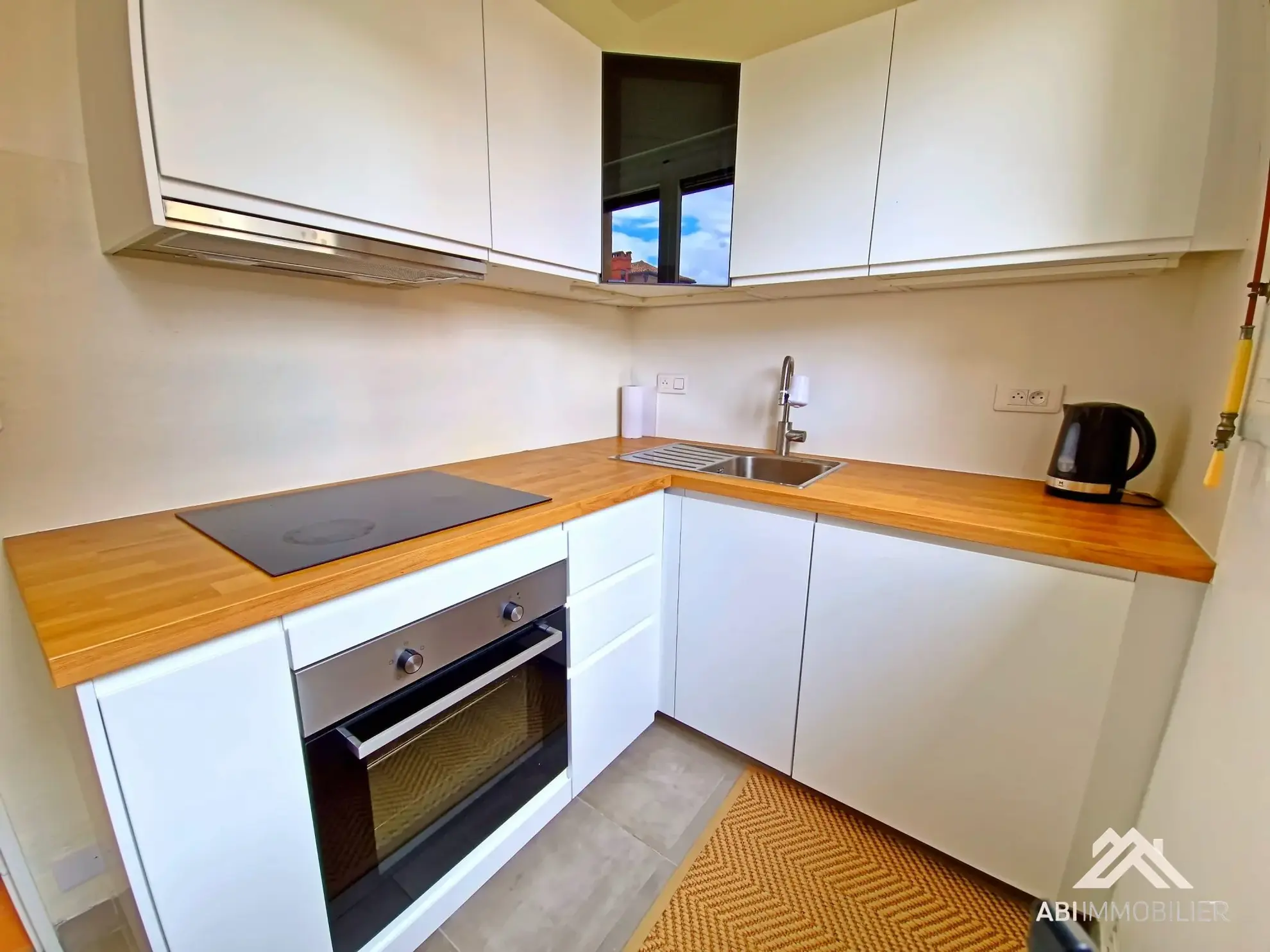 Appartement F1 rénové de 37 m² à Montpellier proche de la Comédie 