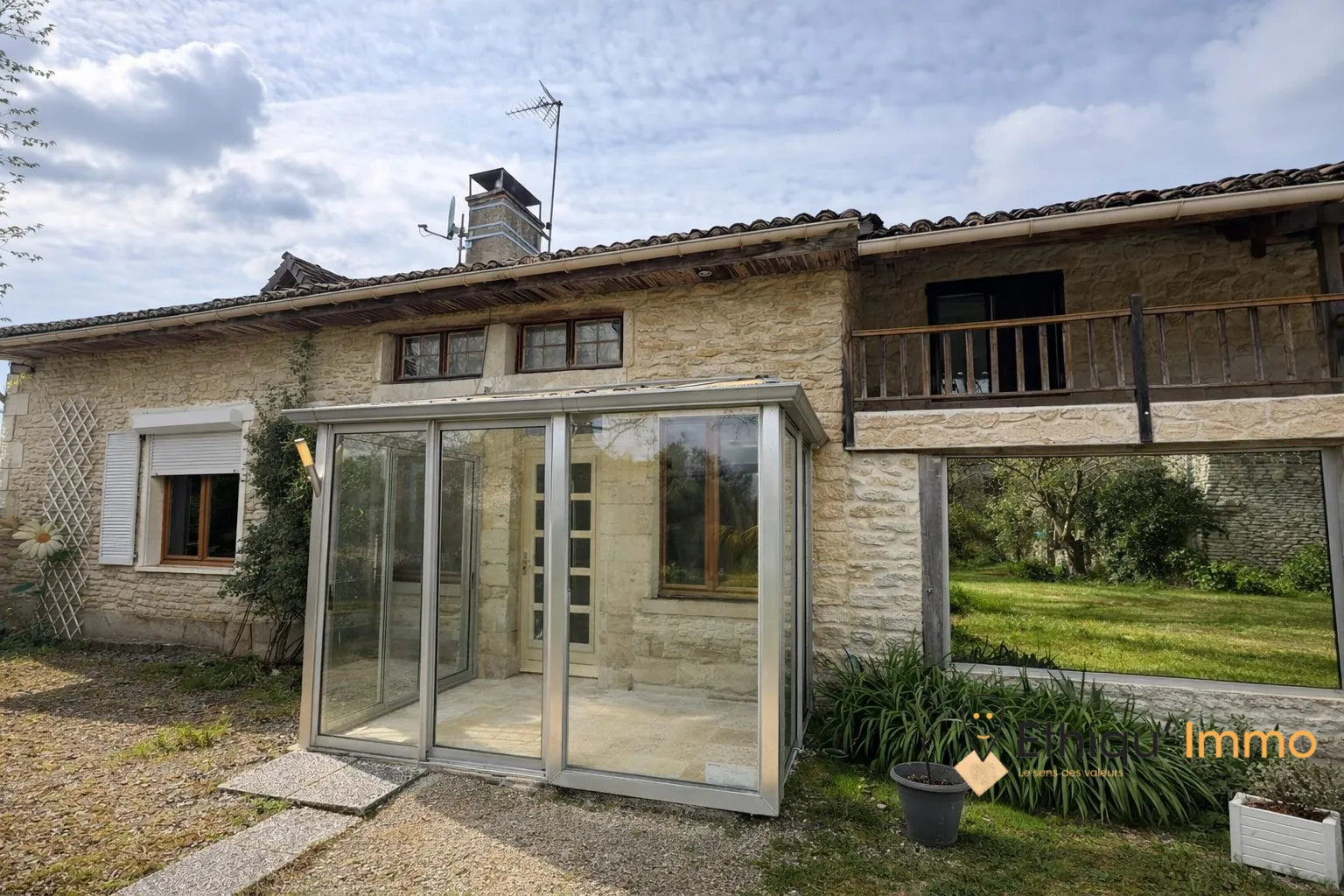 Maison individuelle à vendre à Éclance avec grand potentiel et dépendances