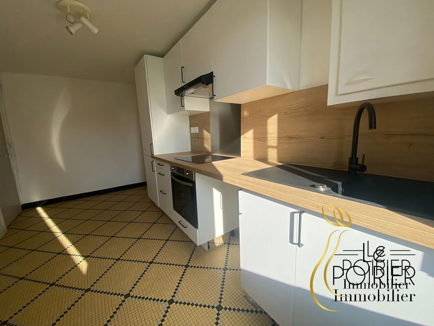 Appartement T2 à Lamballe, centre-ville avec cave, sécurisé et locataire en place