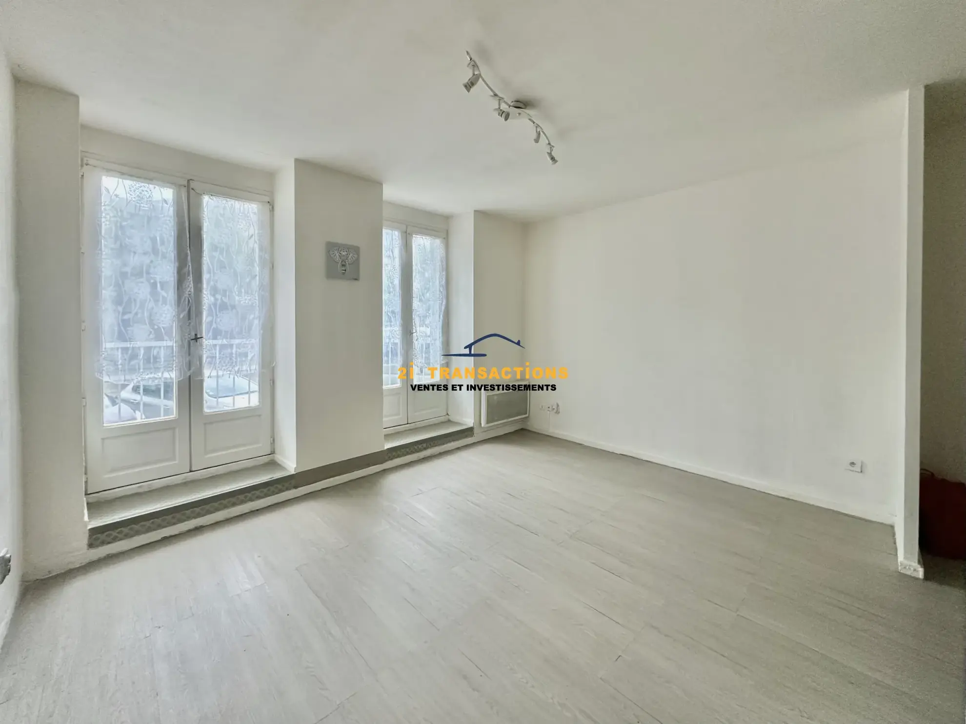 Appartement T2 avec local commercial loué à Rive-de-Gier - Investissement rentable