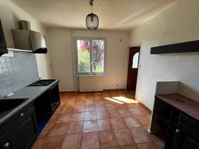 Pavillon mitoyen à vendre à Clérieux – Maison de 3 chambres avec jardinet et garage