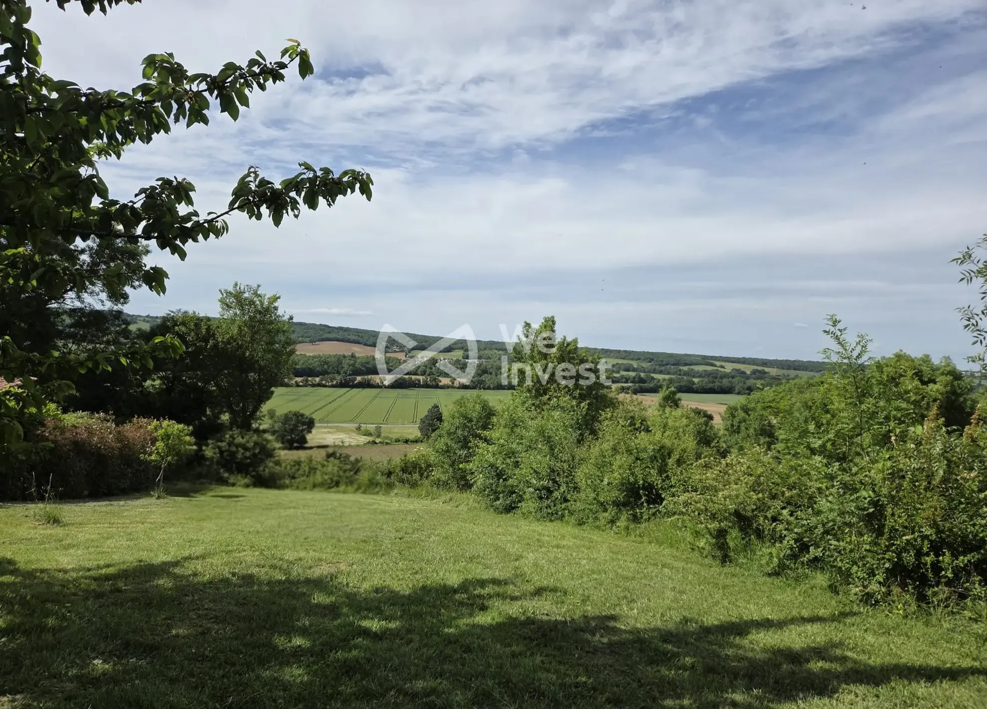 Terrain constructible à vendre à Lévignac avec vue panoramique de 884 m²