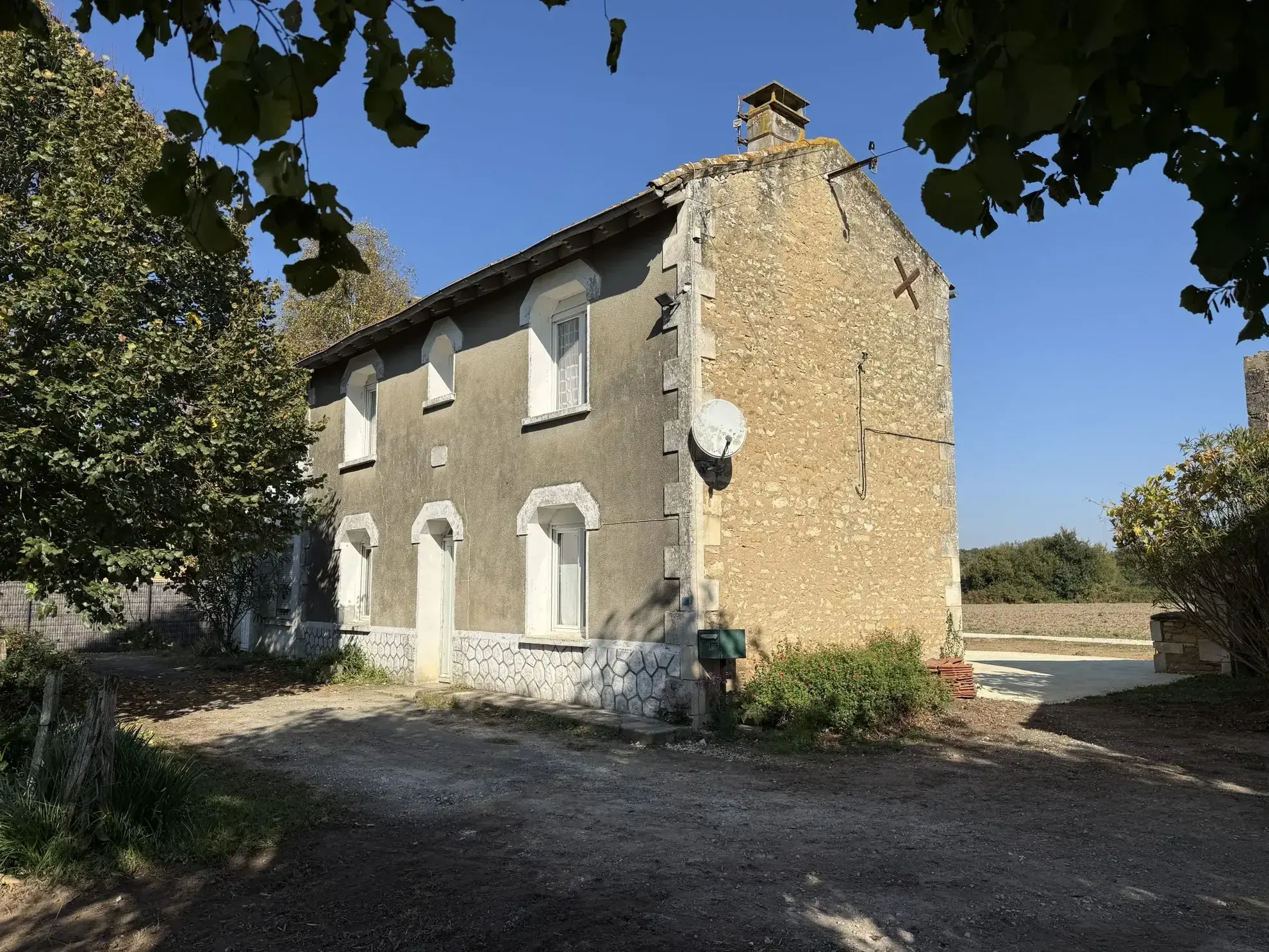 Maison de campagne à rénover à Cravans - 120 m², jardin, calme, proche plages