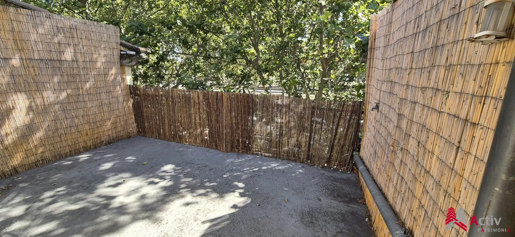 Maison de ville avec terrasse à Arles – 67 m², 2 chambres, chauffage central