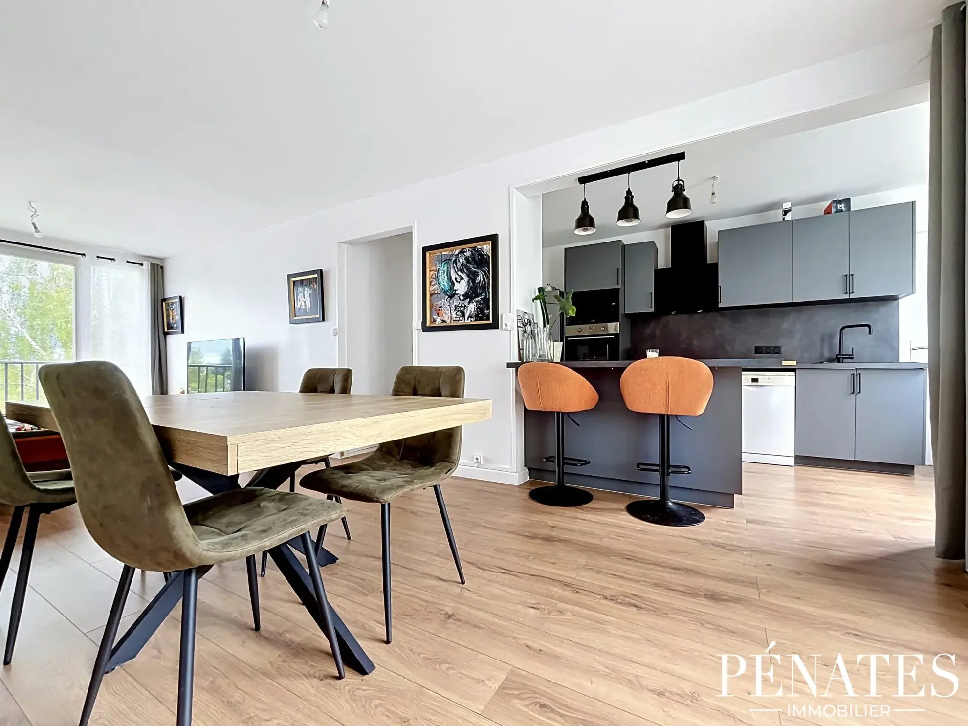 Bel appartement T3 rénové de 68 m2 avec balcon et cave à Mont-Saint-Aignan