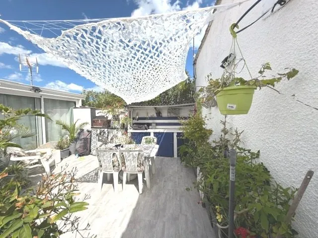 Pavillon à Le Barcarès avec véranda et terrasse, proche mer