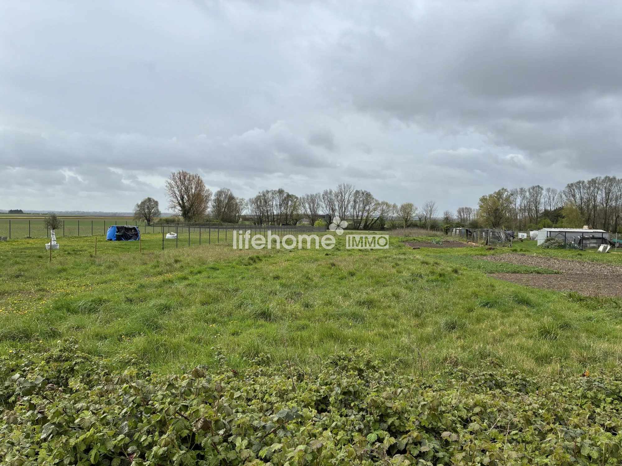 Terrain constructible de 3000 m² à FRESSAIN avec vue dégagée