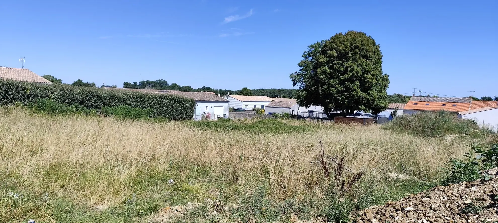 Terrain viabilisé de 686 m² à vendre au Gua en Charente-Maritime
