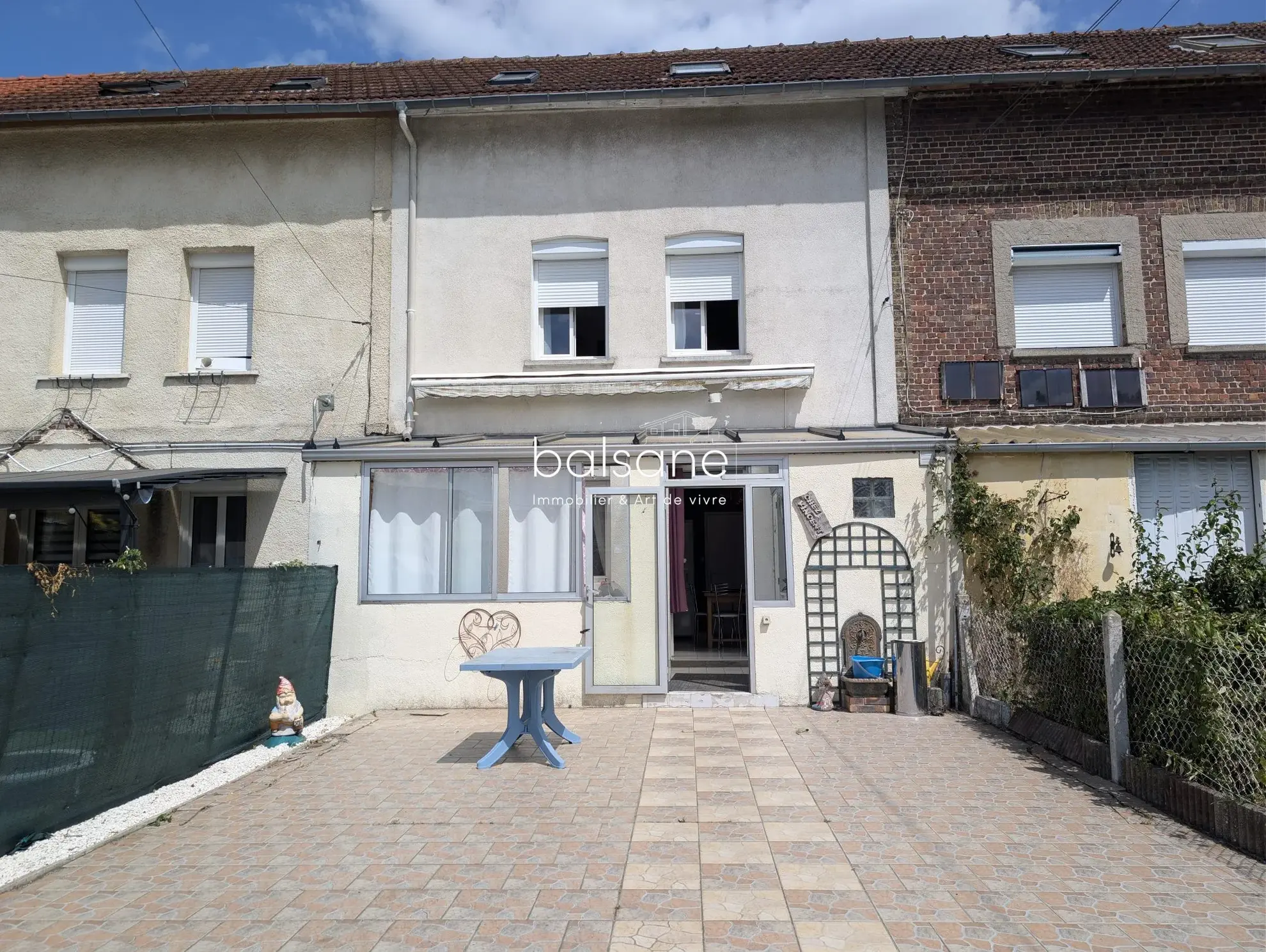 Maison mitoyenne à vendre à Oissel avec 4 chambres, garage et terrasse