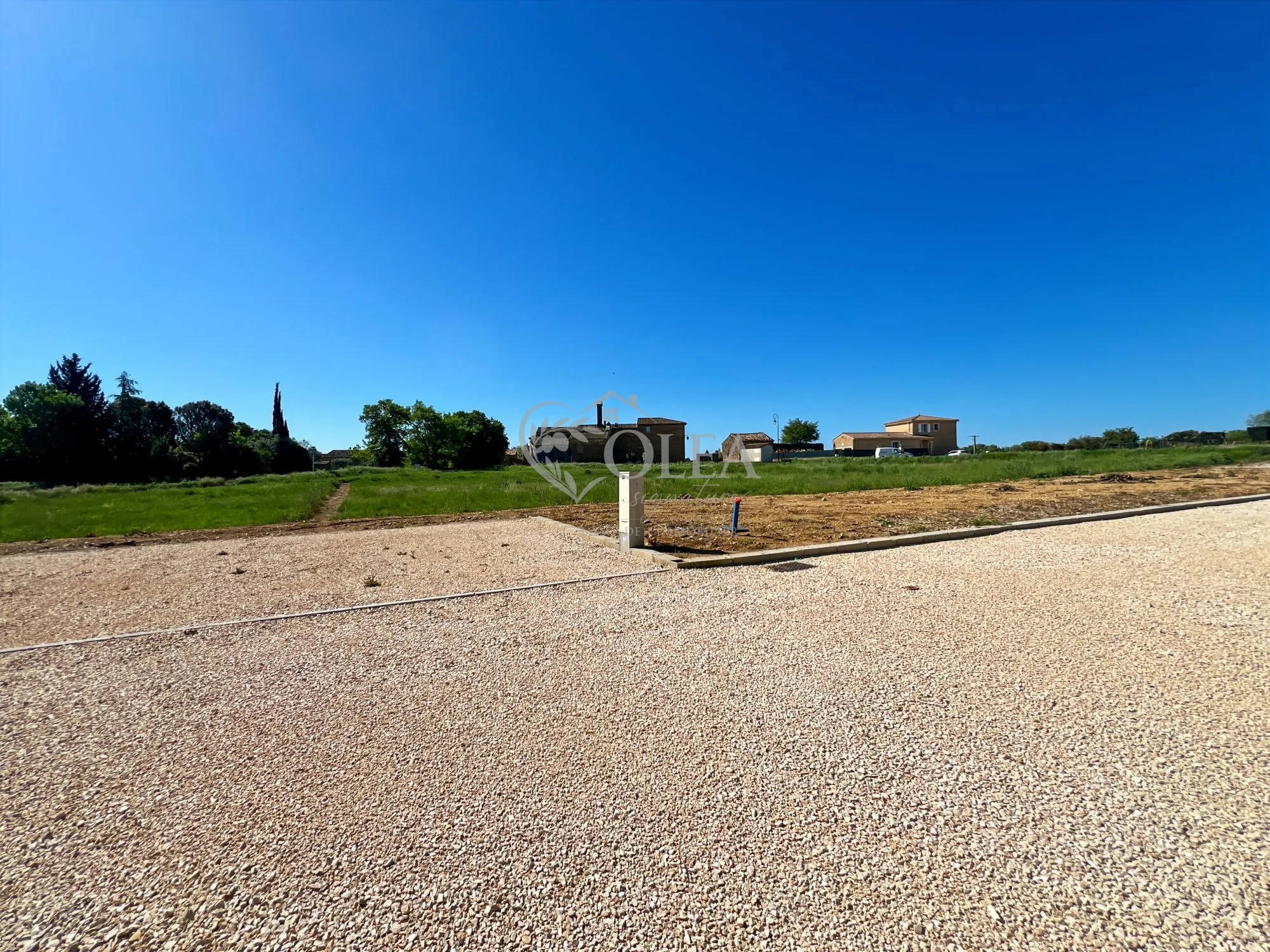 Terrain constructible de 1067 m² à Aigaliers avec vue dégagée et localisation calme