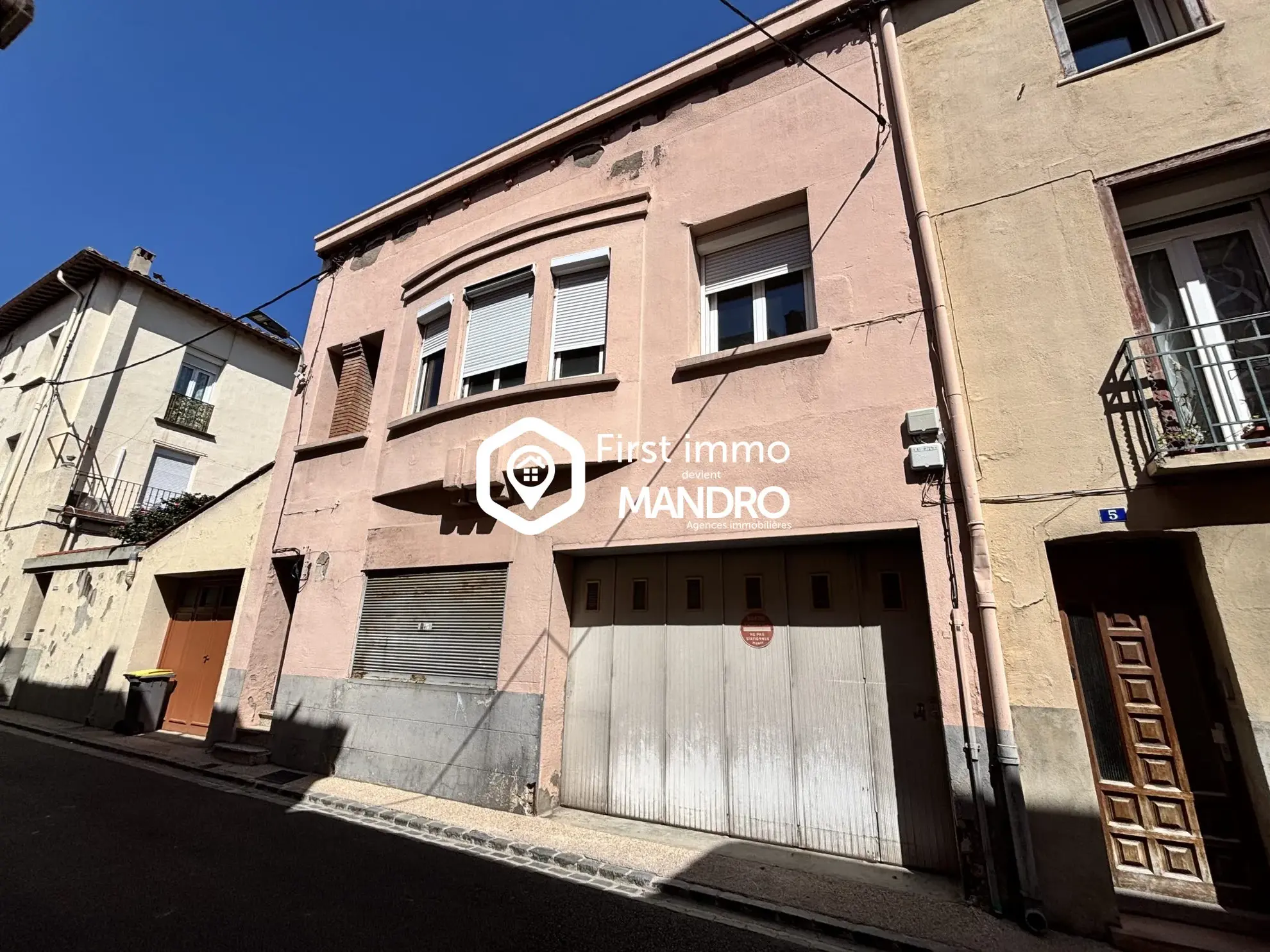 Maison de ville des années 1940 avec grand garage à Ille-sur-Têt