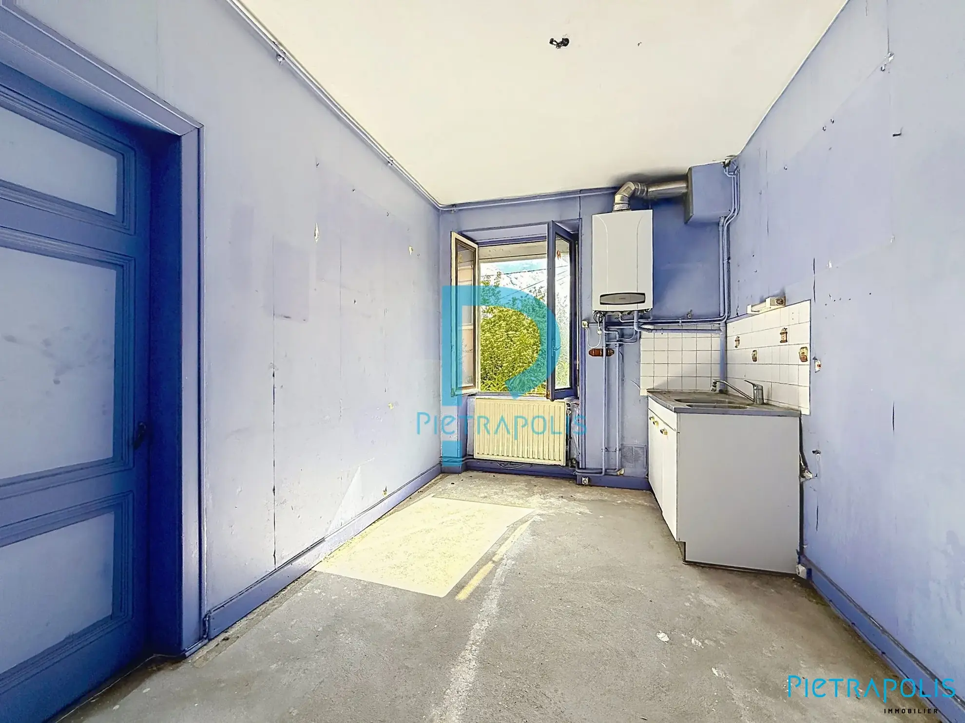 Appartement/Plateau à rénover avec garage, cave et cour à Tarare 