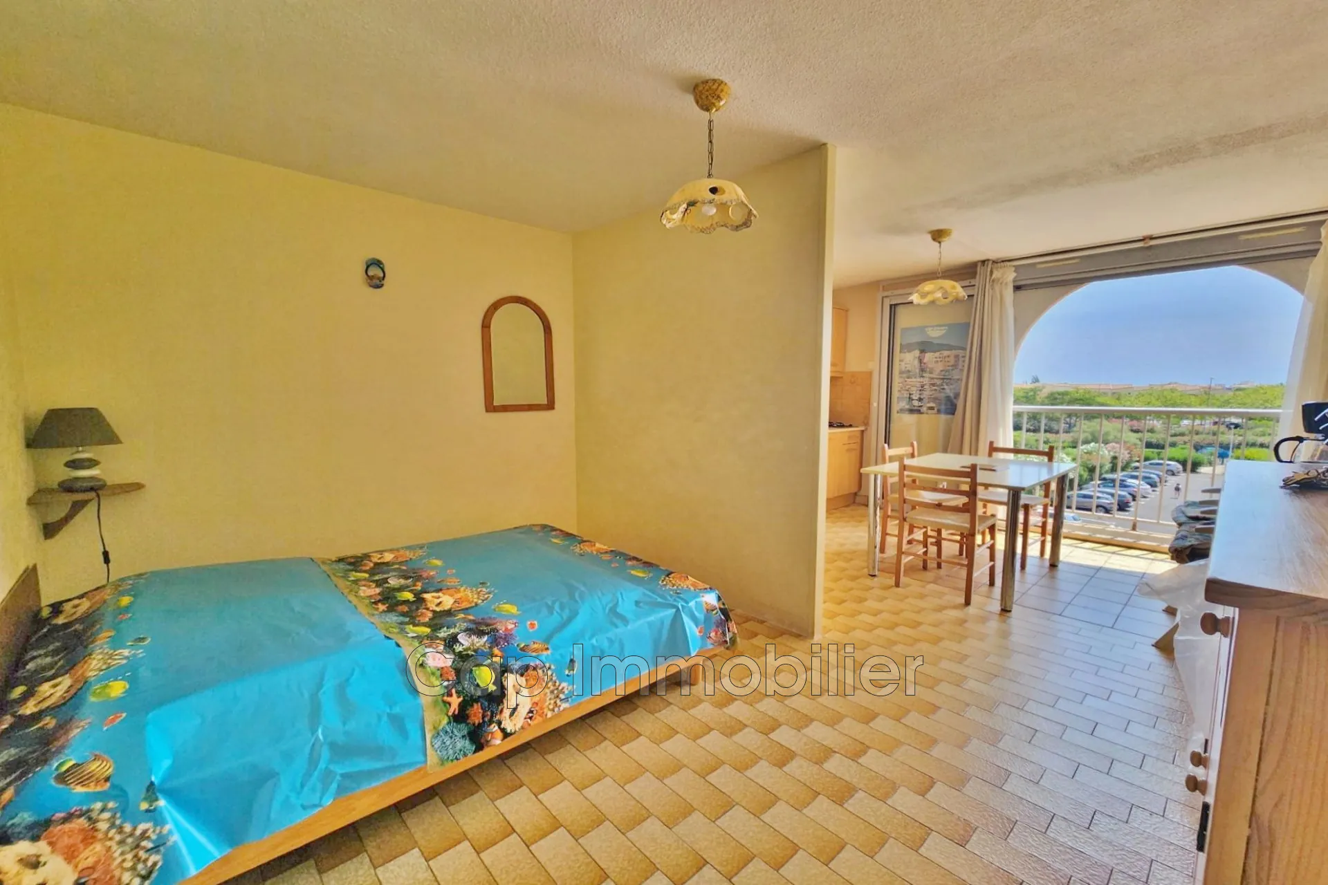Studio à Cap d'Agde avec loggia, parking privé et proximité commerces