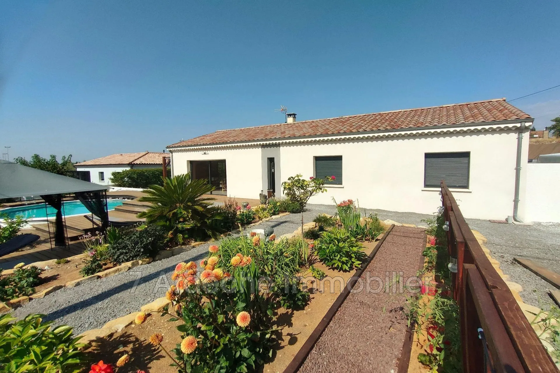 Charmante maison moderne de 102 m² avec piscine à Villeneuve-de-Berg