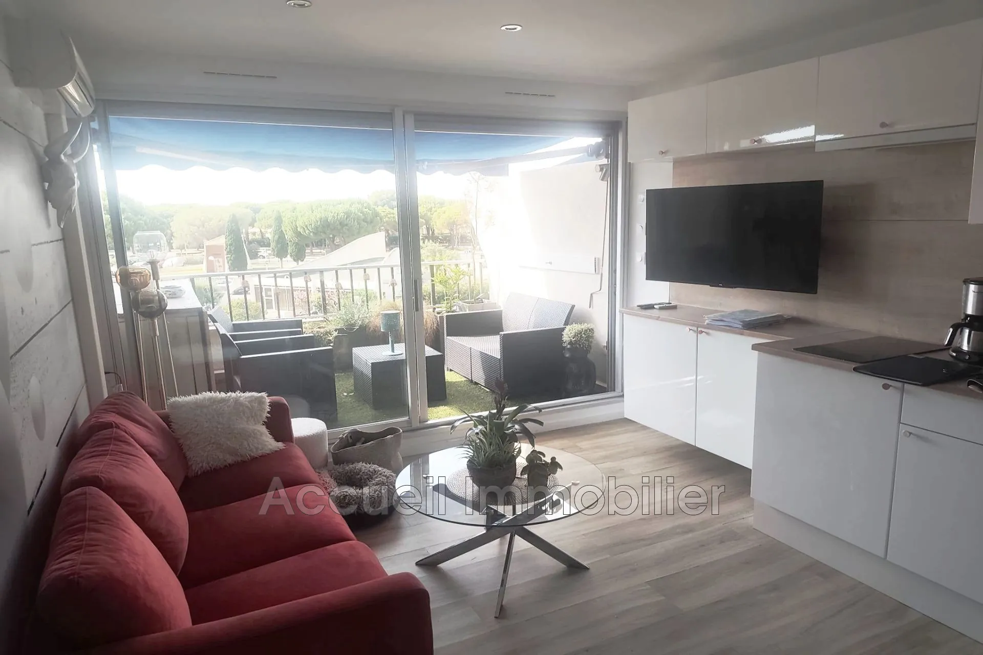 Studio cabine de 20 m² à Port Camargue avec terrasse et piscine
