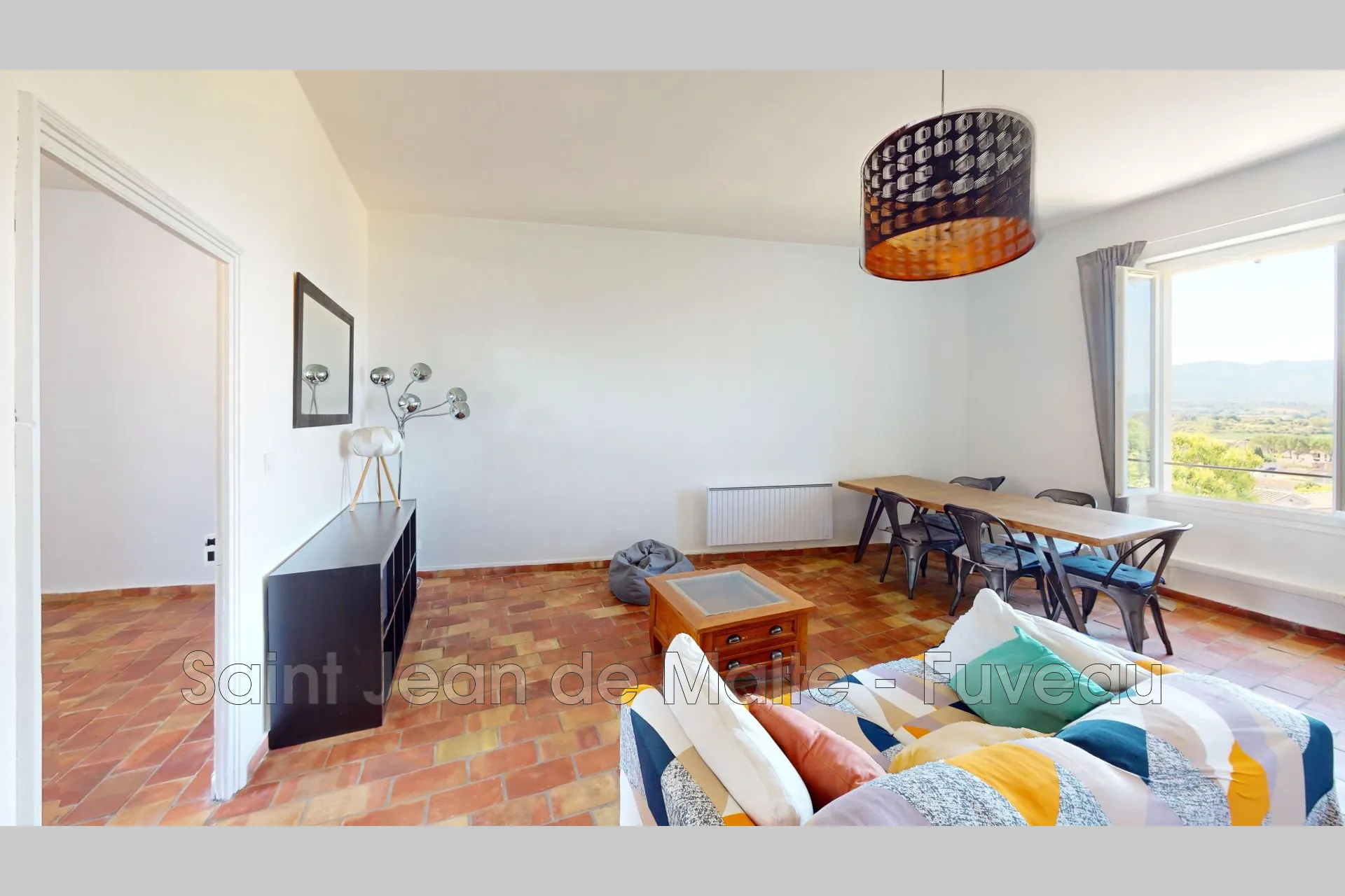 Appartement T3 au dernier étage avec vue dégagée à Pourrières