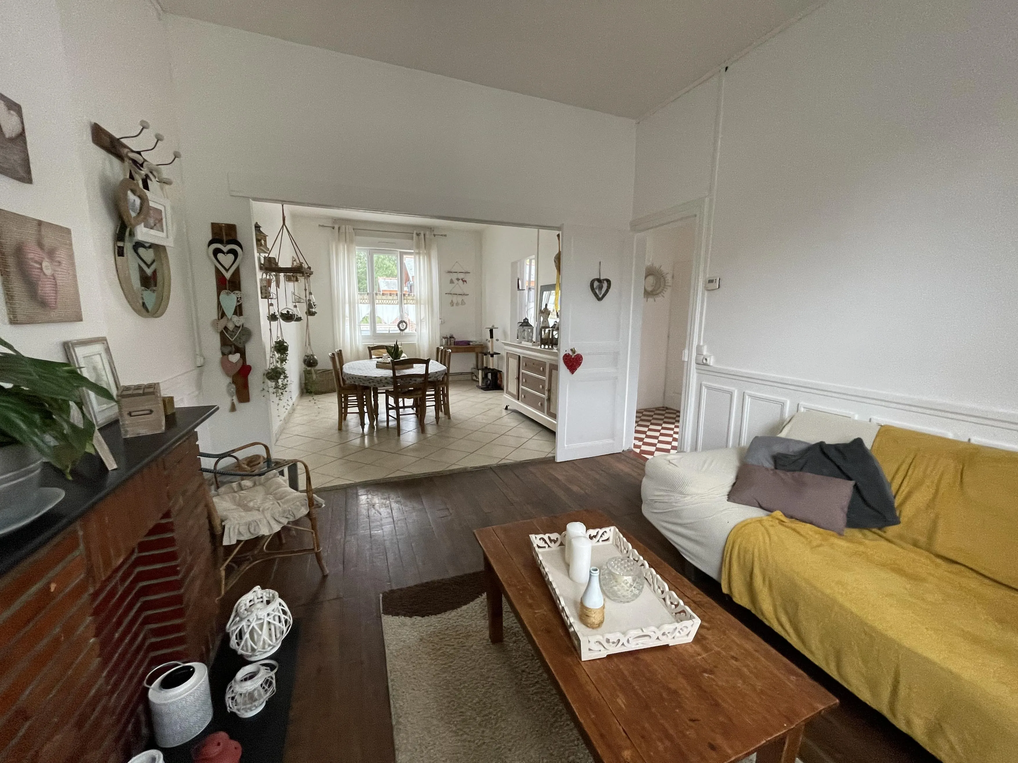 Maison en brique à vendre à Villers-Bretonneux avec jardin et grand volume