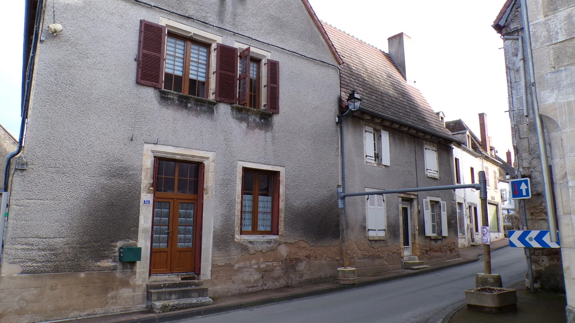 Maison de village à Ainay-le-Château avec deux appartements indépendants