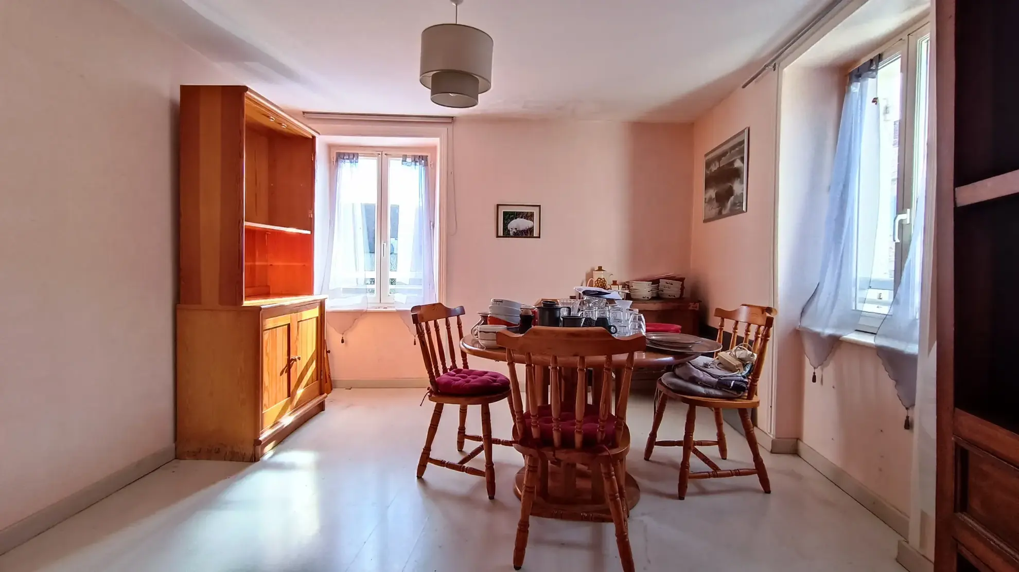 Immeuble à vendre avec appartement et restaurant loué à Saint Jory de Chalais 