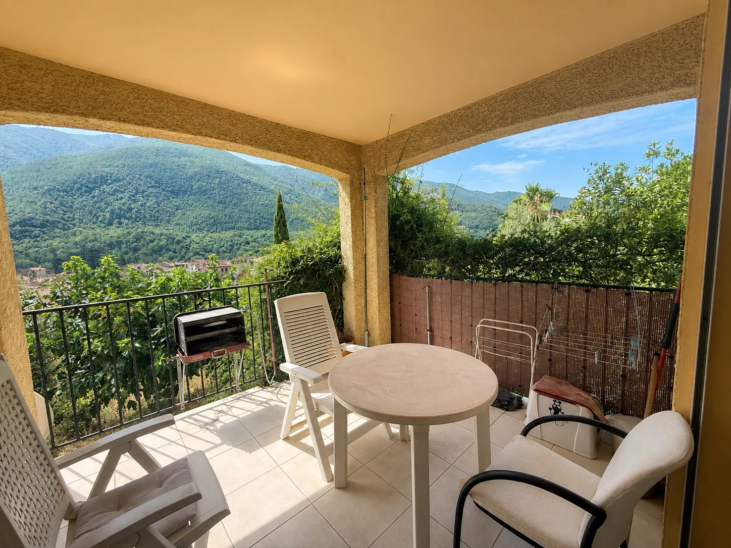 Maison à vendre à Arles-sur-Tech avec jardin, garage et dépendance
