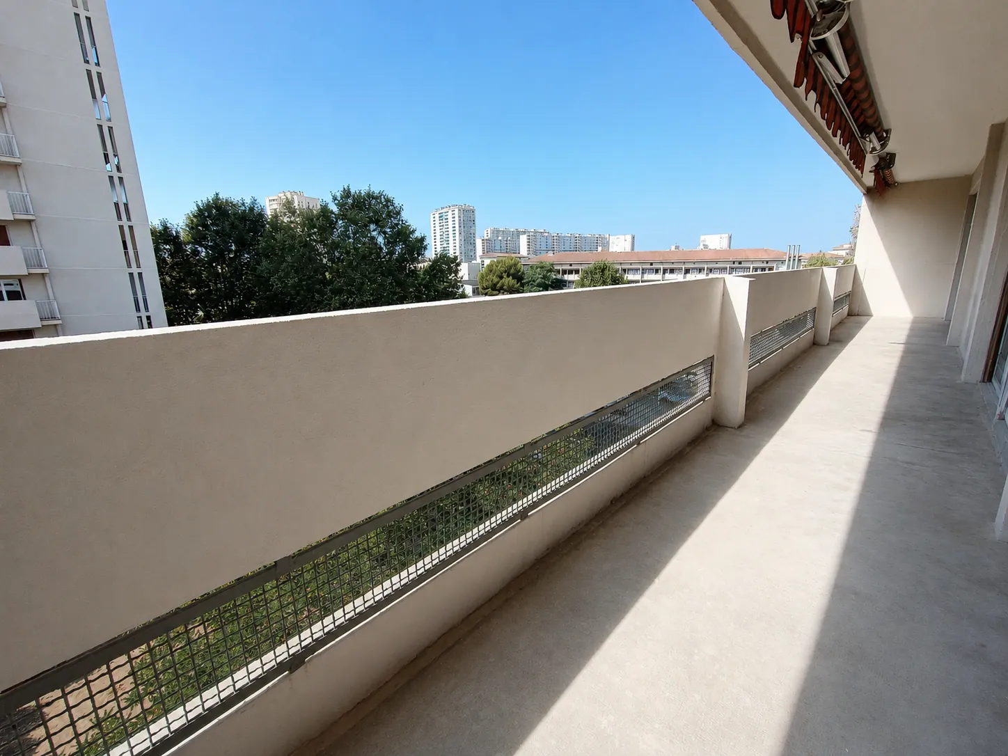 À vendre appartement 4 pièces avec balcon à Toulon La Rode - Standing et luminosité