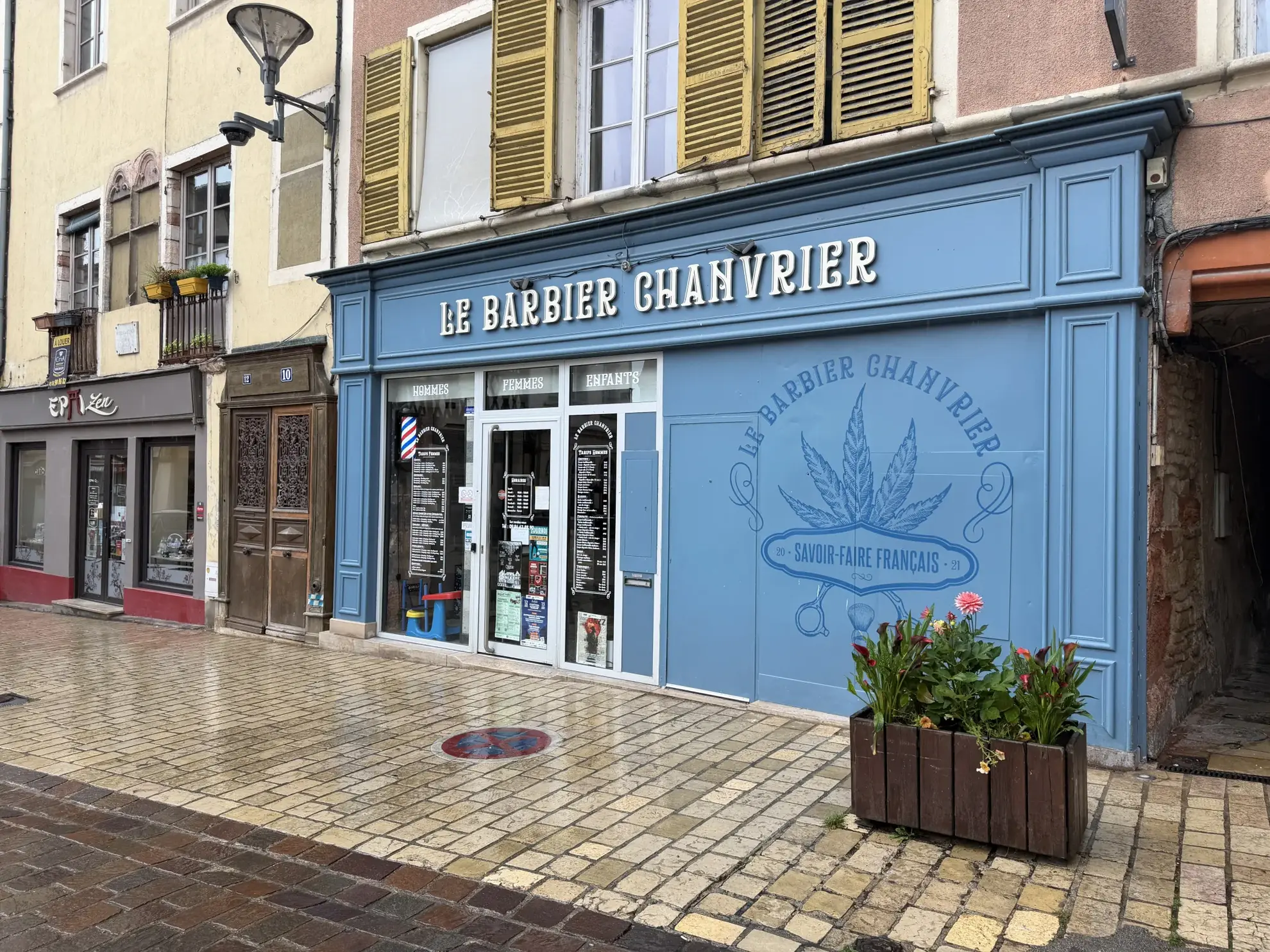 Salon de coiffure et barbier en centre-ville de Tournus à vendre ou reprise d’action