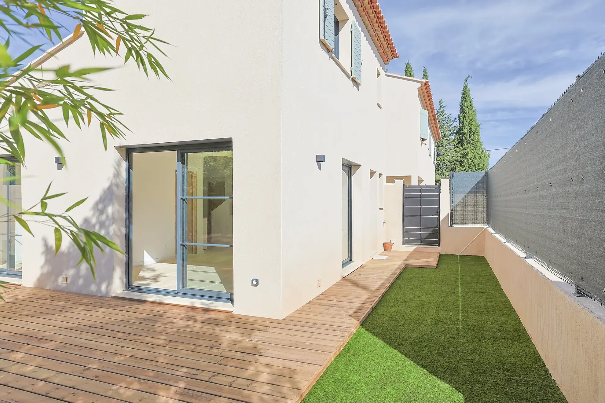 Villa neuve de 70 m² avec 2 suites, garage et jardin à Puget-Ville