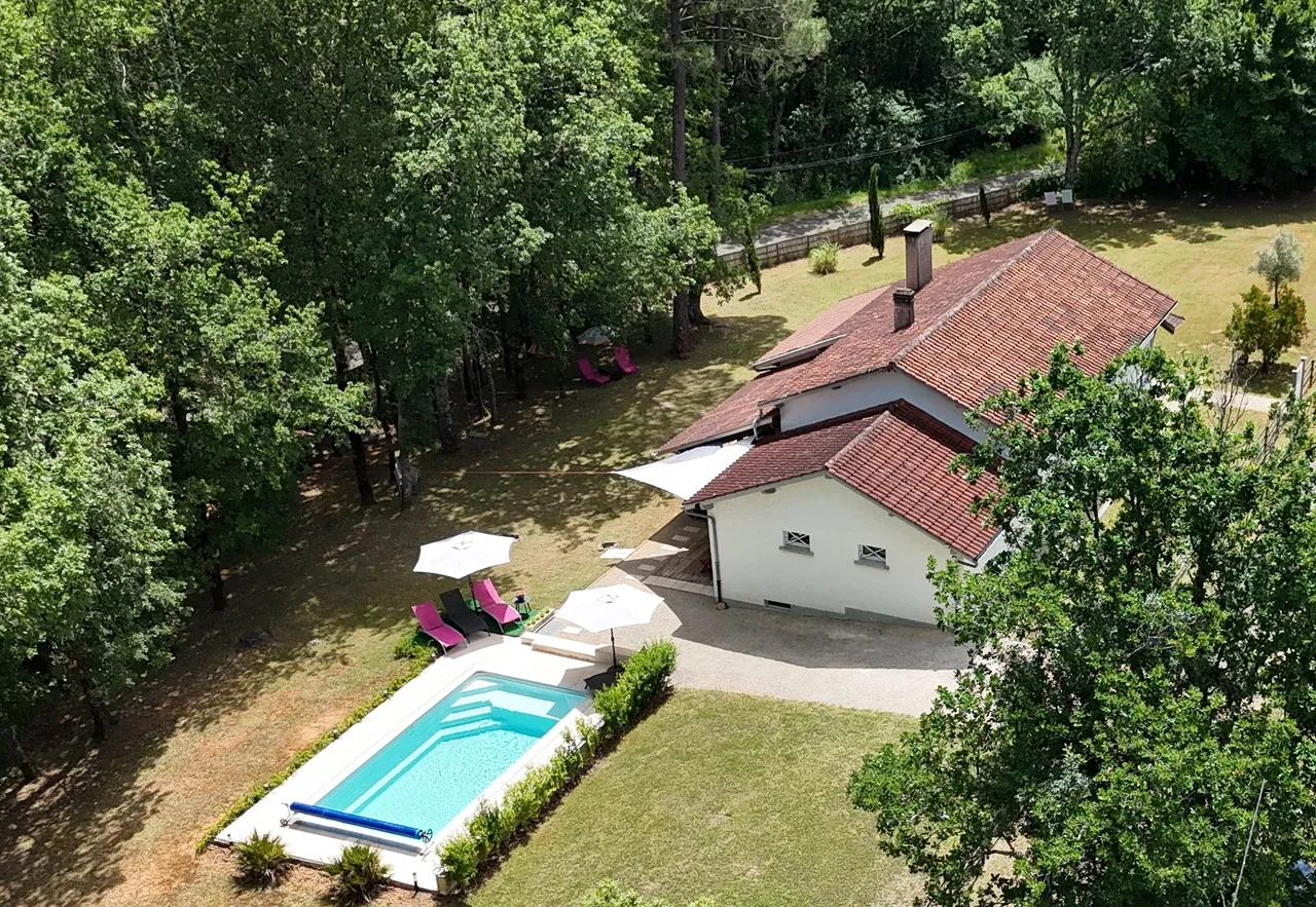 Magnifique maison de campagne avec piscine à Bélaye dans le Lot