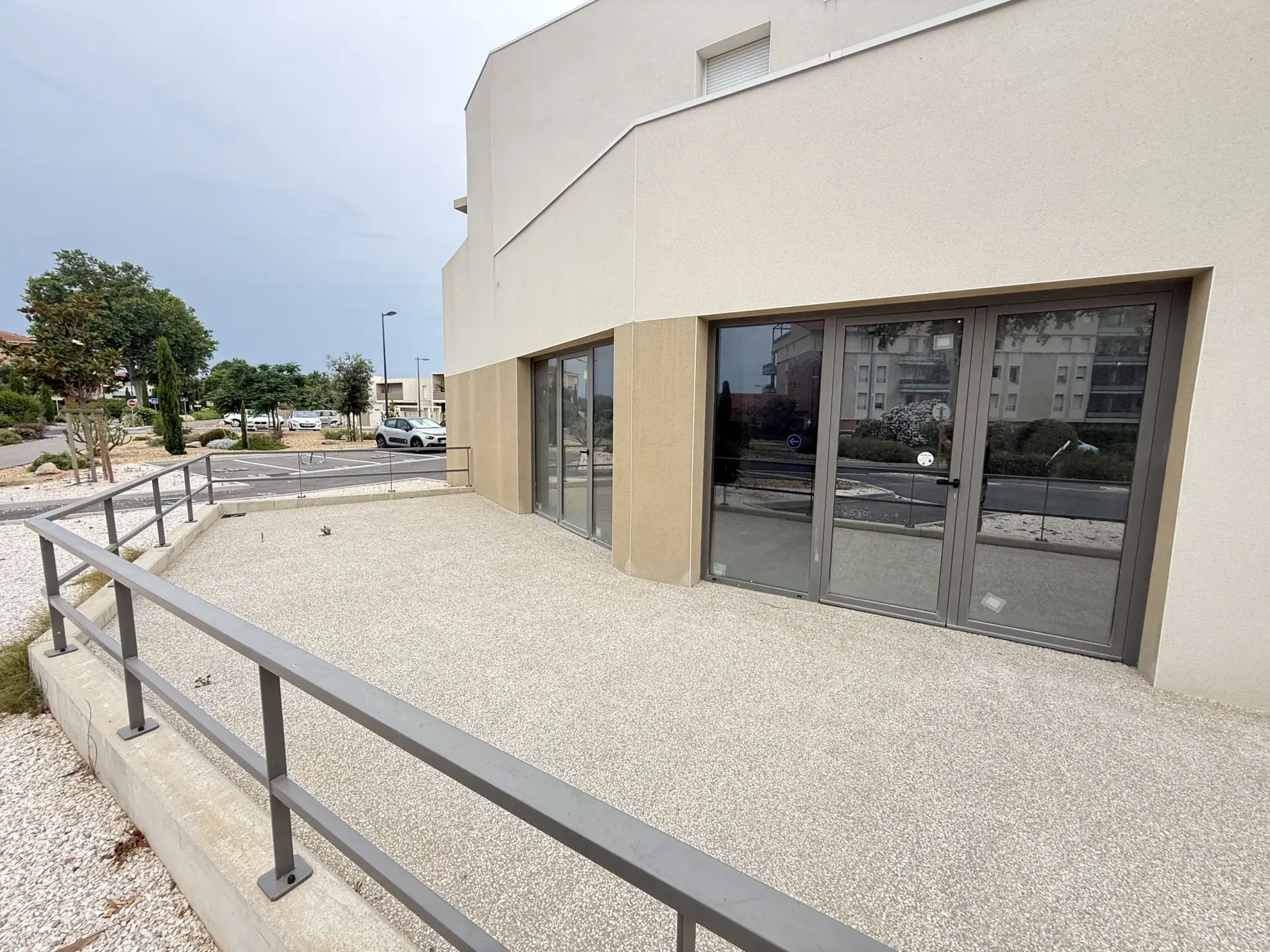 Local commercial de 160 m² à Saint-Estève avec excellente visibilité