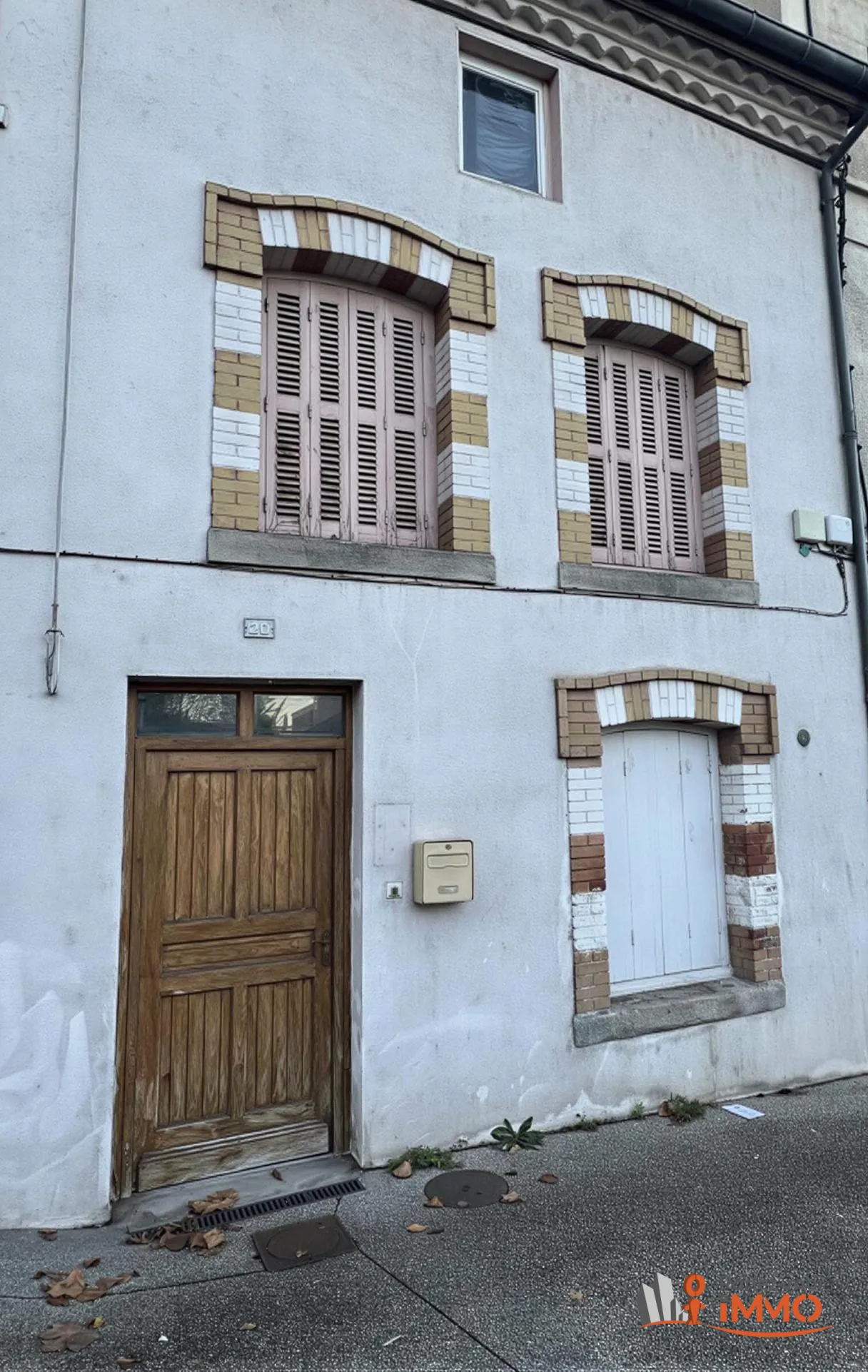 Maison de ville de 101 m² à Montbrison avec terrasse à rénover