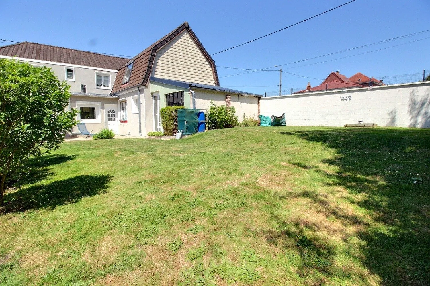 Maison semi plain-pied rénovée à Pernes - confort et harmonie