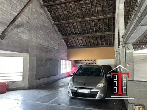 Ensemble de 4 places de stationnement sécurisées Angers Visitation