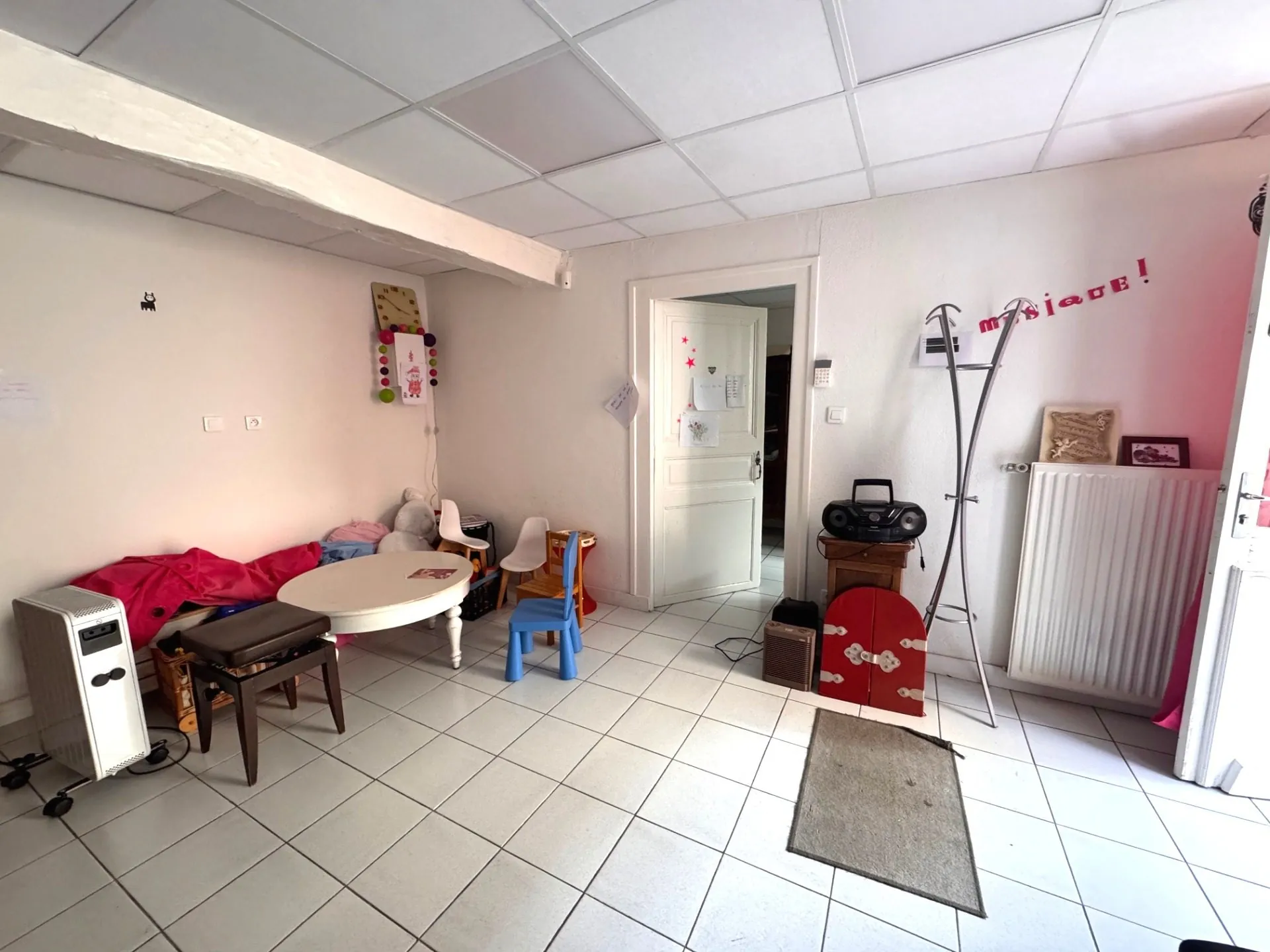 Immeuble à Renaison de 244 m² avec possibilité de 4 appartements, chauffage gaz, performant énergétique D