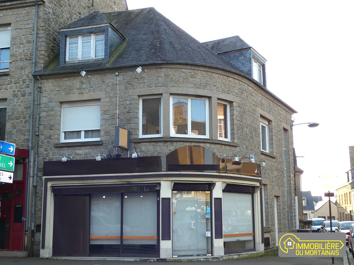 Immeuble à vendre en centre-ville de Saint-Hilaire-du-Harcouët - Rénovation possible