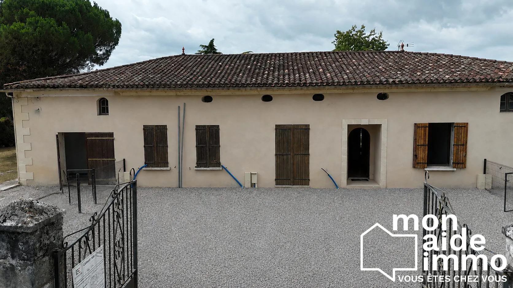 Maison à rénover de 80 m² à Saint-Caprais-de-Bordeaux avec parking privé